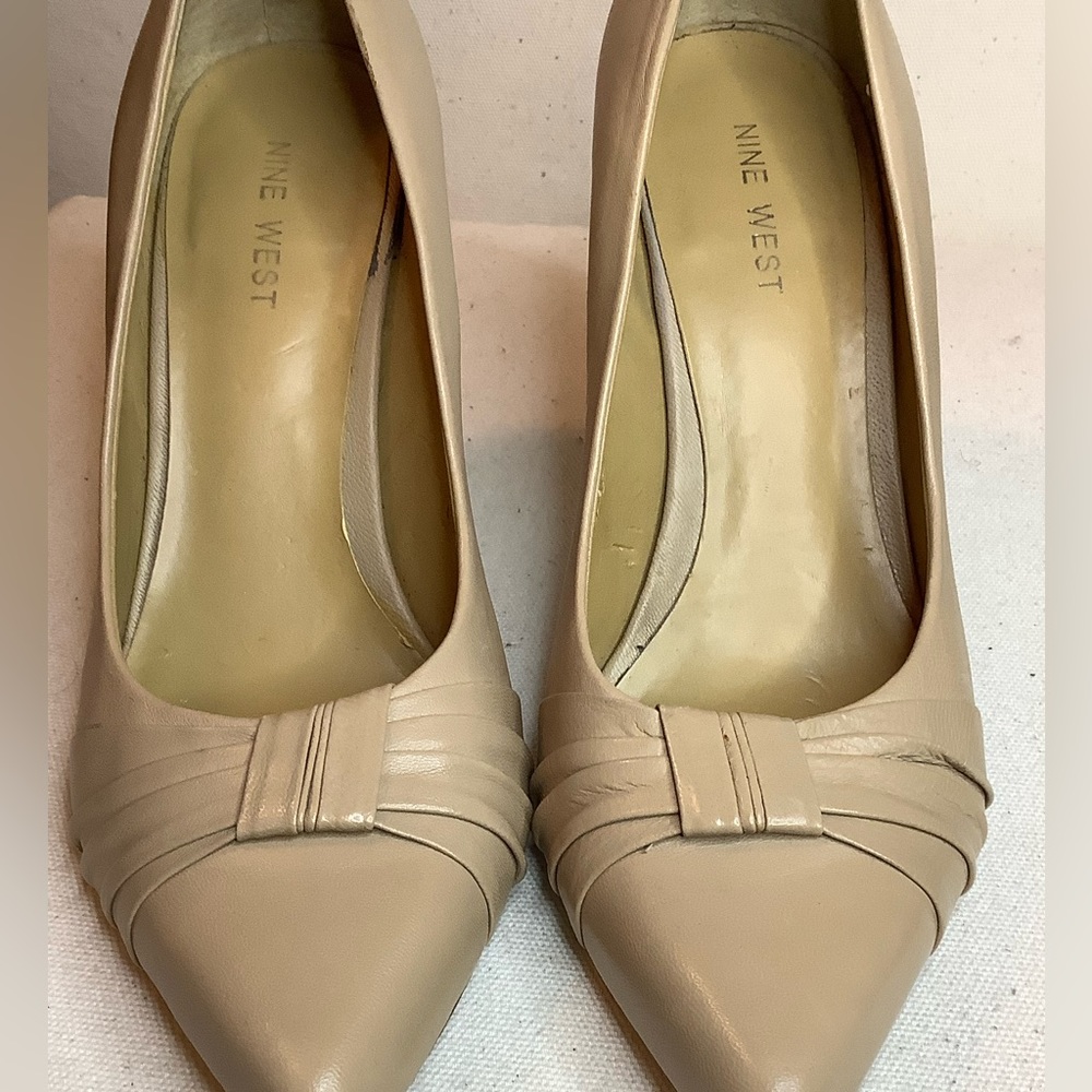 Nine West Women's Stiletto Pointed Toe Dress Pumps Nude Leather 6 Knot Bow Heels